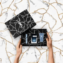 Yves St Laurent - Y Pour Homme Coffret Eau De Parfum, Vaporisateur De Voyage Et Gel Douche -Parfumerie Burdin Boutique yves saint laurent y pour homme coffret eau de parfum vaporisateur de voyage et gel douche 3